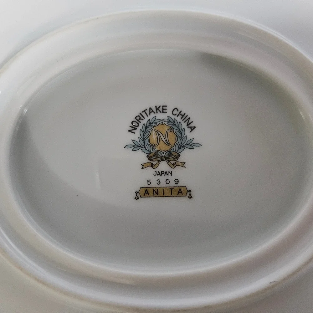 Noritake China Anita Pattern 5309 Gravy Boat with Attached Tray 7.5